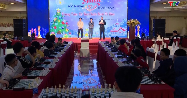 Dau Khuong Duy参加小勇士国际象棋中心成立五周年晚会交流