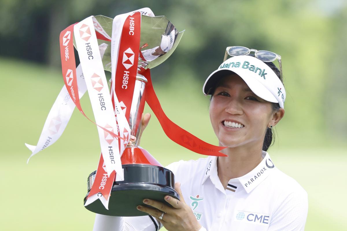 高宝璟 (Lydia Ko) 在新加坡庆祝本赛季首场胜利…… LPGA 共夺得 23 场胜利｜东亚日报